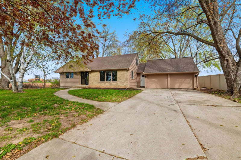 1223 Guns St, Green Bay, WI 54311