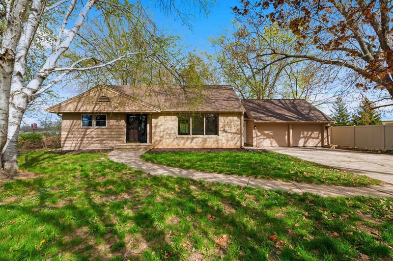 1223 Guns St, Green Bay, WI 54311