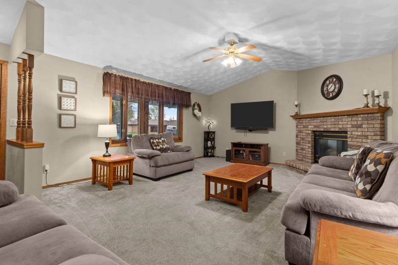 W2572 Colonial Ct, Appleton, WI 54915