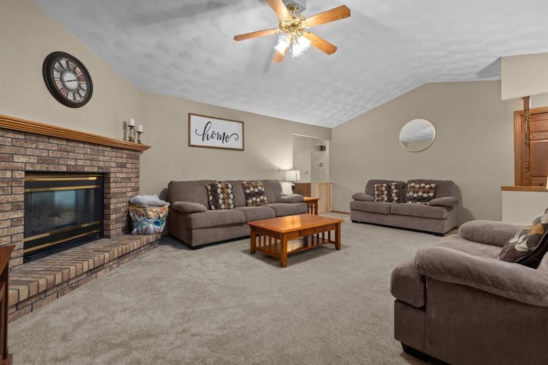 W2572 Colonial Ct, Appleton, WI 54915