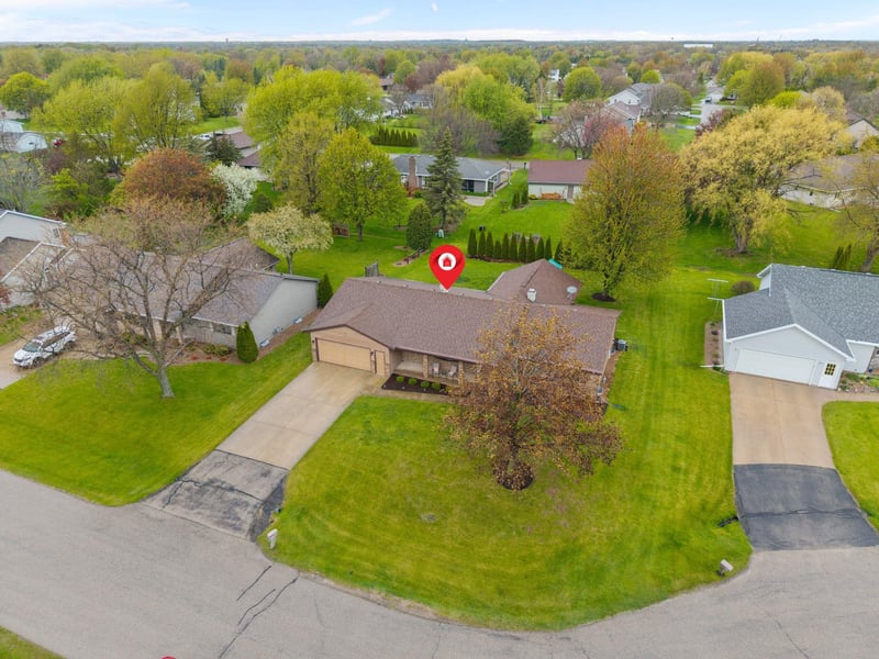 W2572 Colonial Ct, Appleton, WI 54915