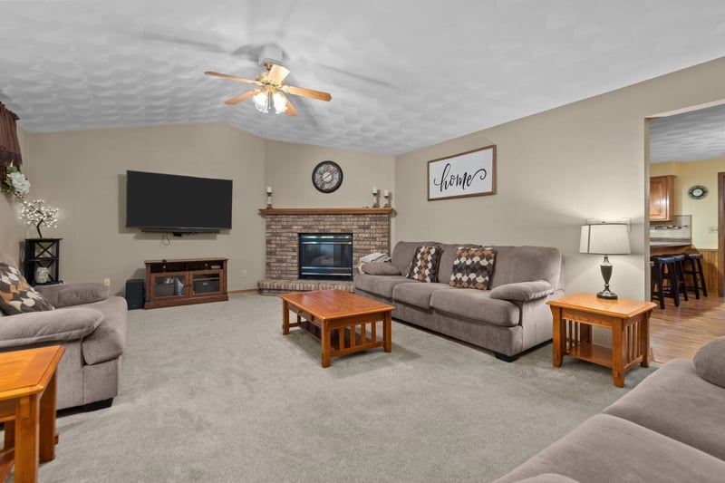 W2572 Colonial Ct, Appleton, WI 54915