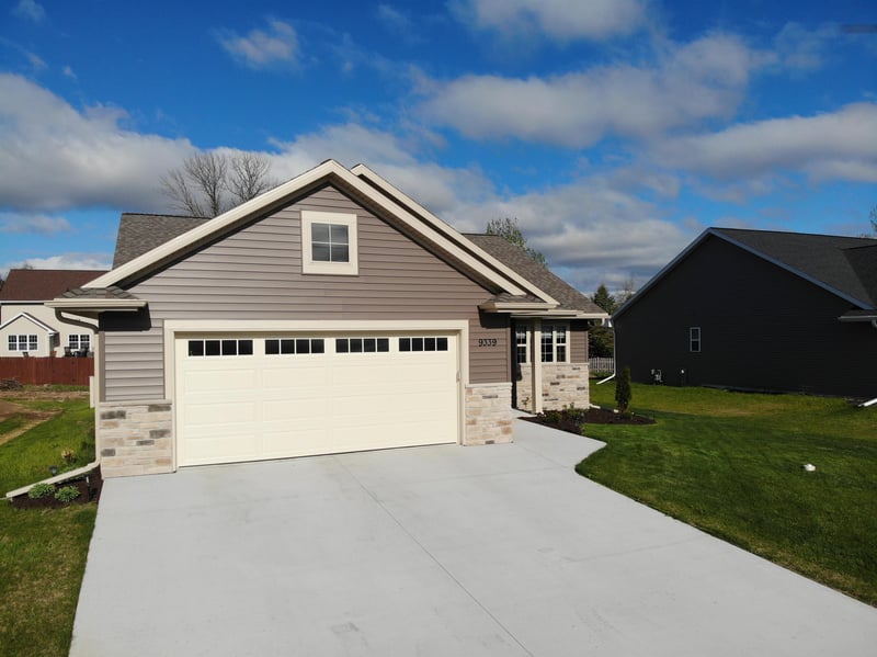 N9339 Gemstone Ct, Appleton, WI 54915