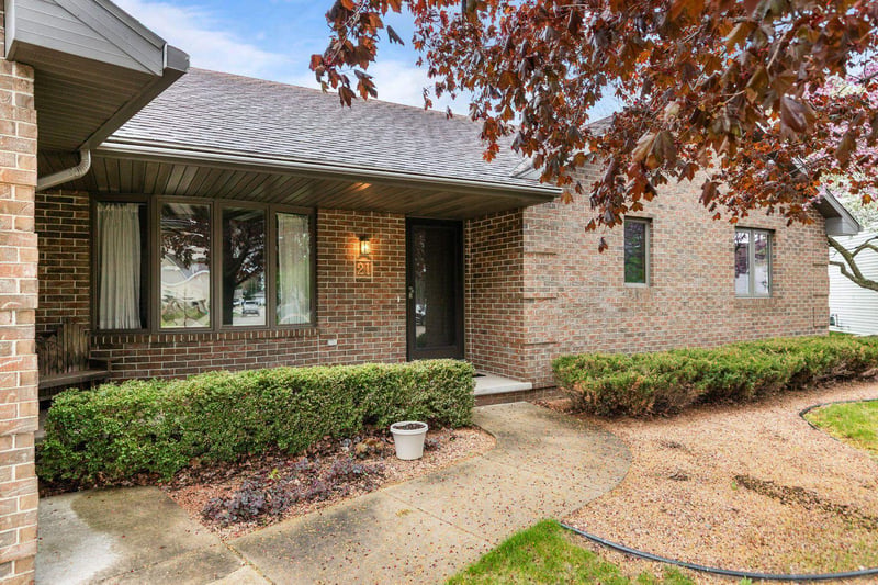 21 Kensington Ct, Appleton, WI 54915