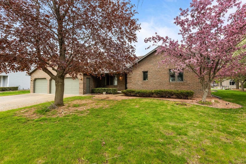 21 Kensington Ct, Appleton, WI 54915