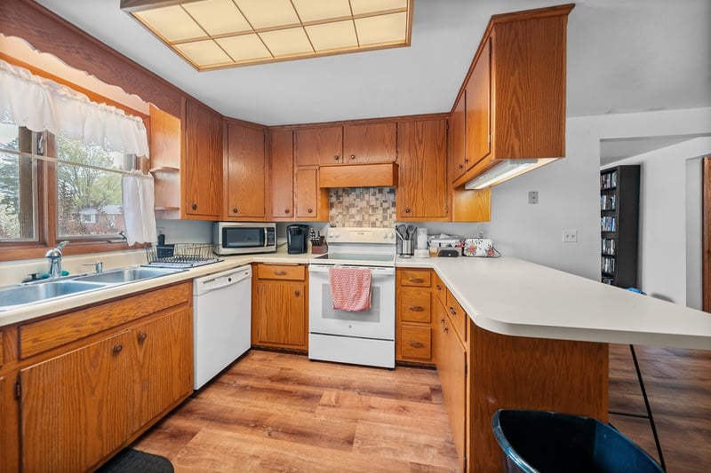 401 Steven St, Green Bay, WI 54303-4615
