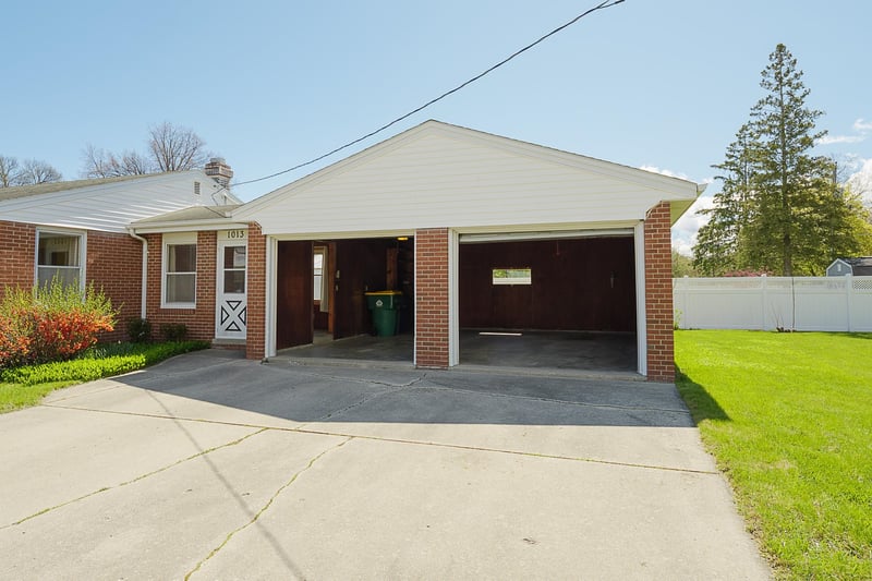 1013 Schwartz St, Green Bay, WI 54302-3121