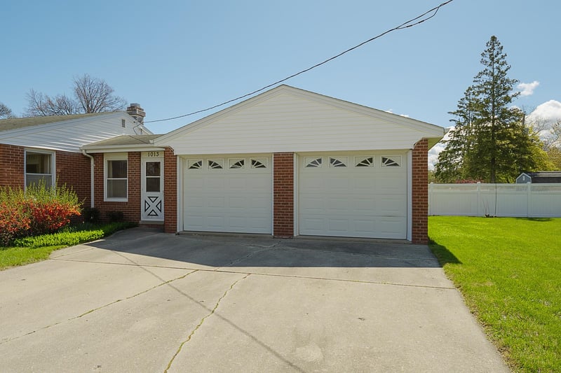 1013 Schwartz St, Green Bay, WI 54302-3121