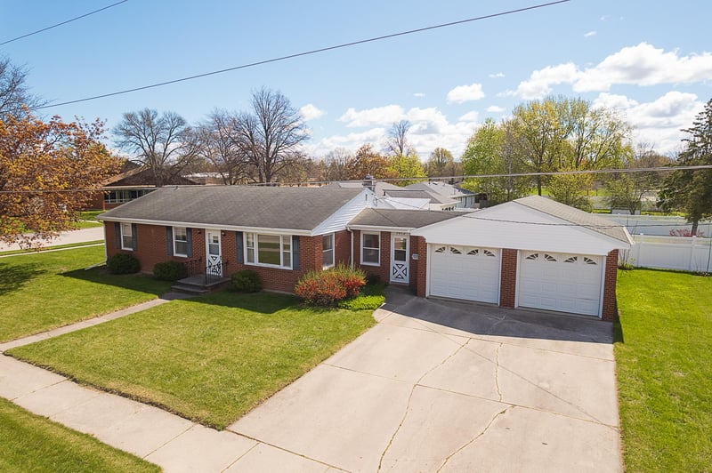 1013 Schwartz St, Green Bay, WI 54302-3121