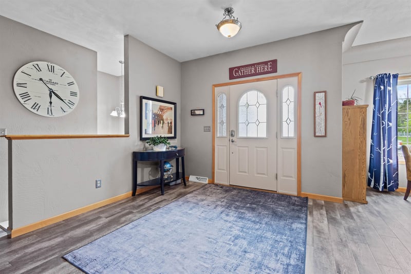 214 Brookwood Dr, Hortonville, WI 54944