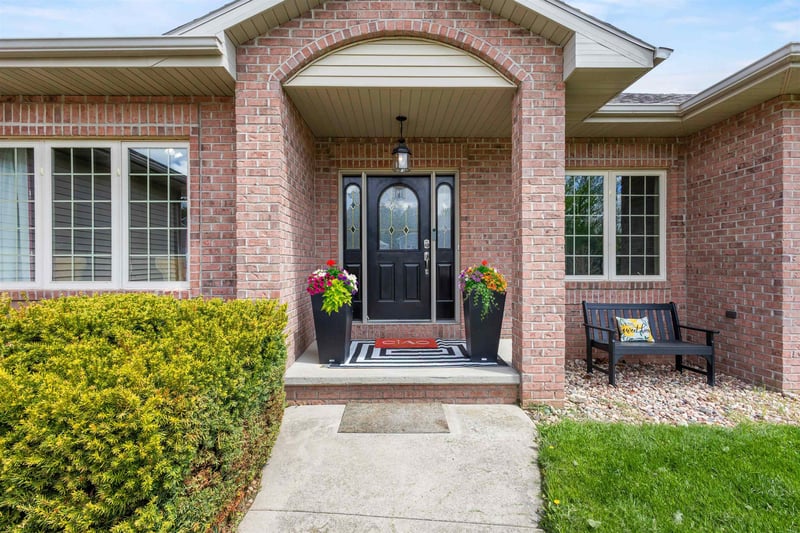 214 Brookwood Dr, Hortonville, WI 54944
