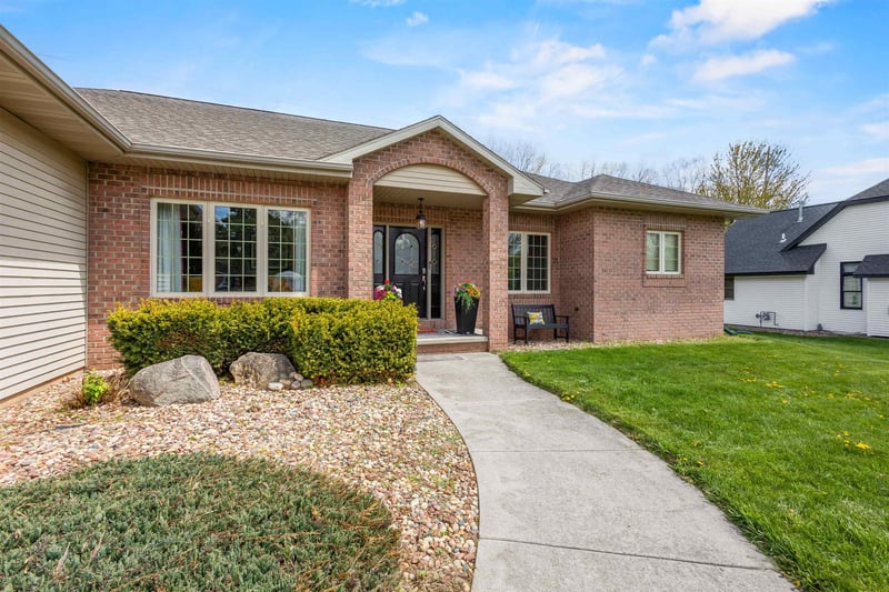 214 Brookwood Dr, Hortonville, WI 54944