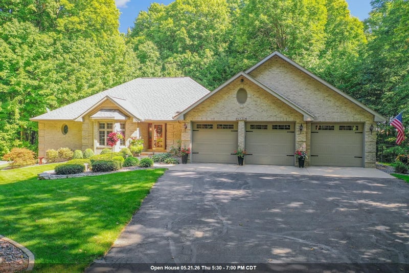 4146 Don Cir, New Franken, WI 54229-9473