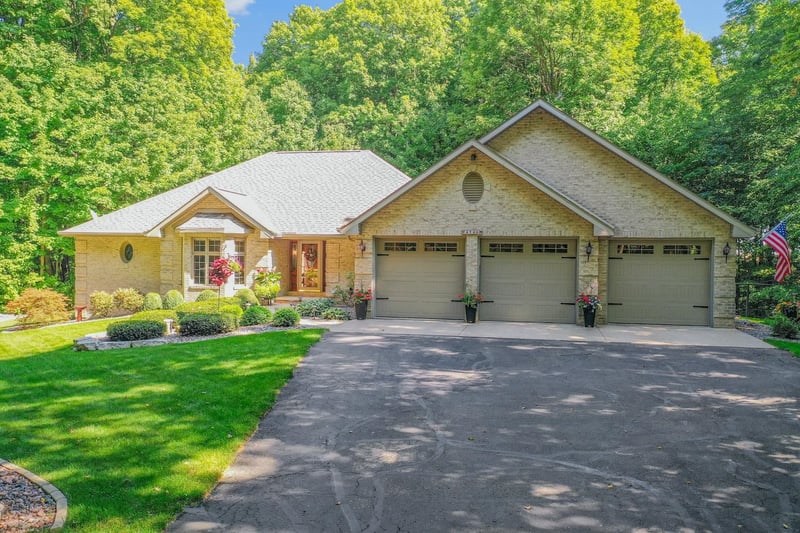 4146 Don Cir, New Franken, WI 54229-9473