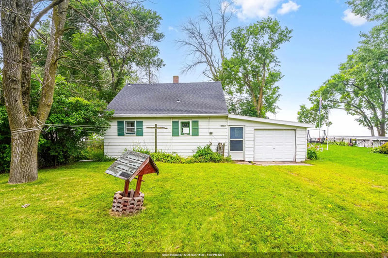 N9015 Debaker Ln, Luxemburg, WI 54217