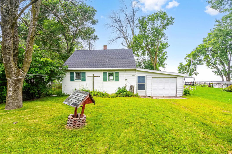 N9015 Debaker Ln, Luxemburg, WI 54217