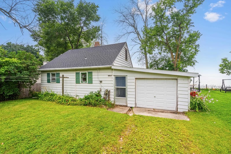 N9015 Debaker Ln, Luxemburg, WI 54217