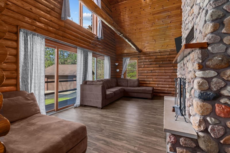 W9946 View Ridge Ln, New London, WI 54961