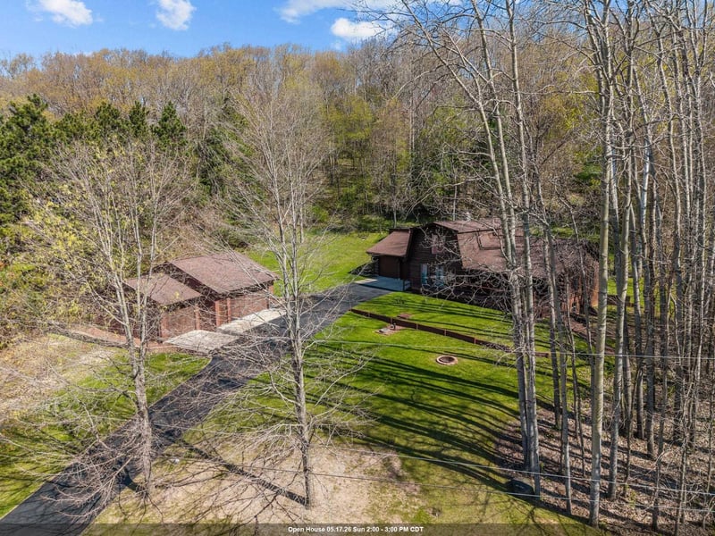 W9946 View Ridge Ln, New London, WI 54961
