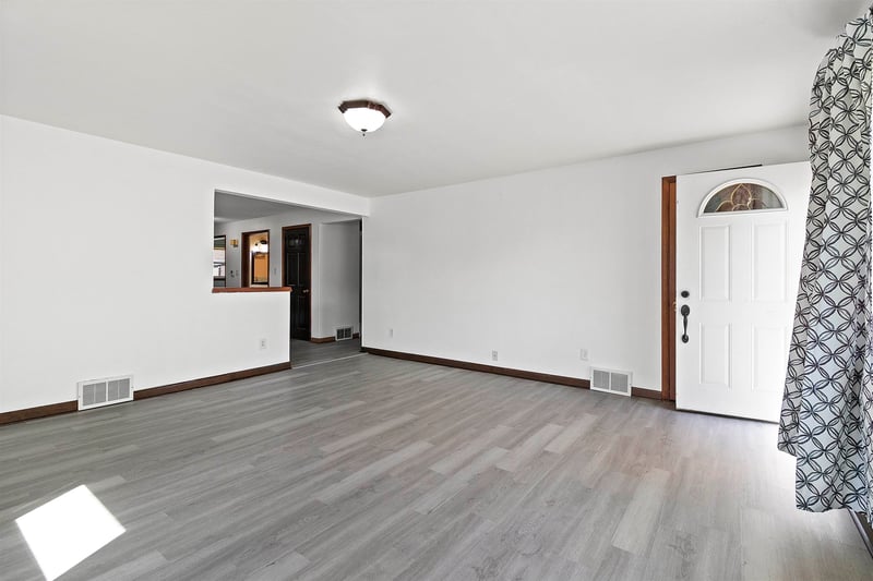 141 Stanley St, Neenah, WI 54956