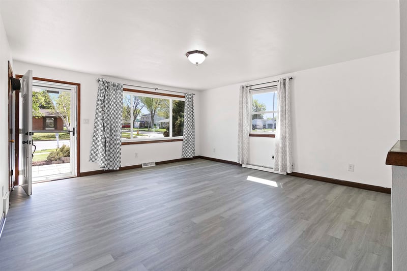 141 Stanley St, Neenah, WI 54956