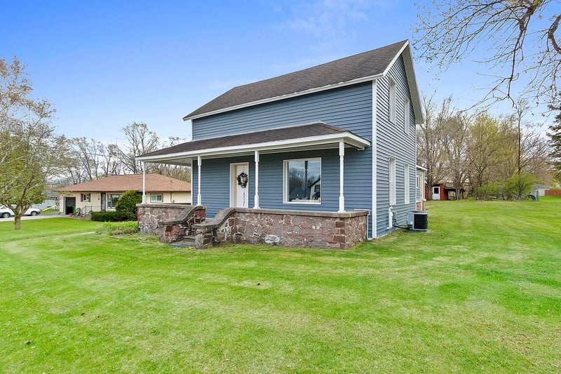 572 Green Bay Ave, Oconto Falls, WI 54154