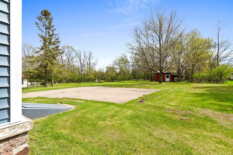 572 Green Bay Ave, Oconto Falls, WI 54154