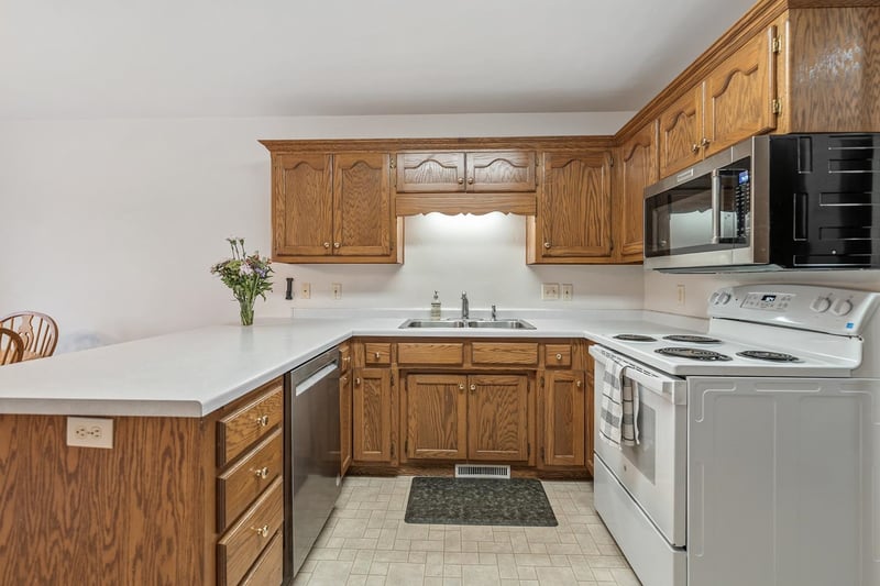 1781 Briarwood Ct, De Pere, WI 54115-2460