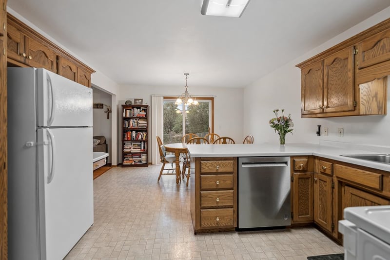 1781 Briarwood Ct, De Pere, WI 54115-2460