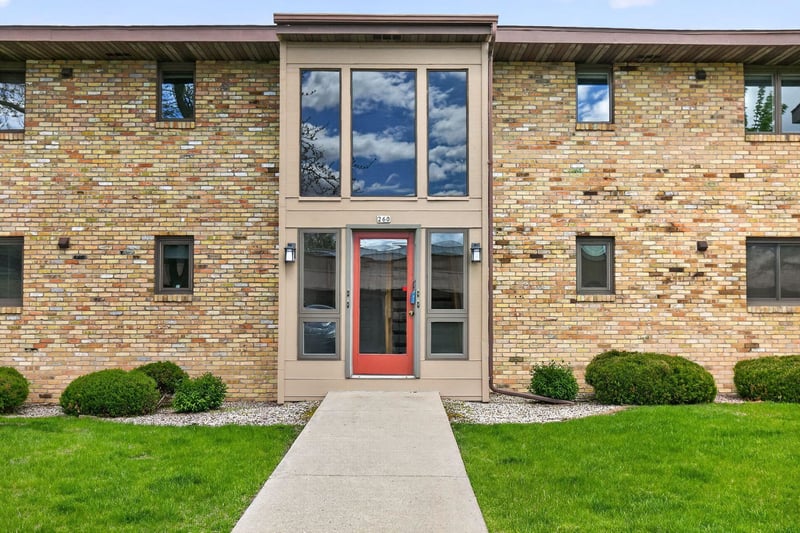 260 Campbell Rd #B, Oshkosh, WI 54902-4001