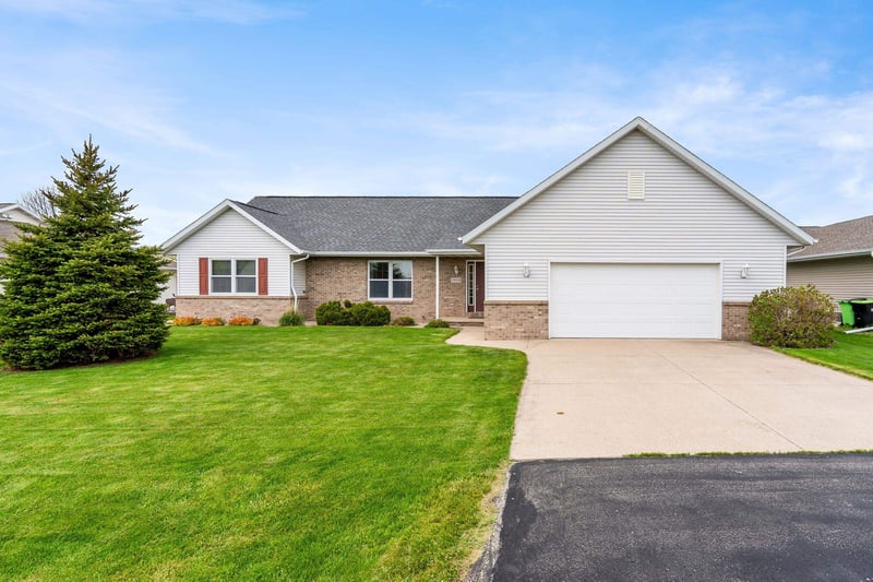 N8033 Lake Breeze Dr, Sherwood, WI 54169