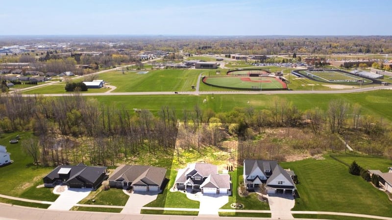 2631 Moose Creek Trl, Suamico, WI 54313-3256