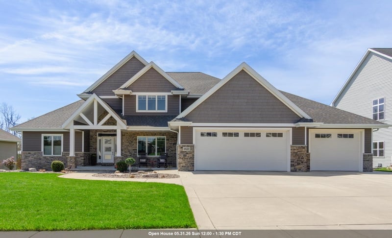 2631 Moose Creek Trl, Suamico, WI 54313-3256