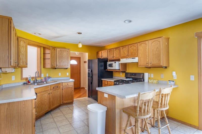 2140 Deer Prairie Dr, Neenah, WI 54956
