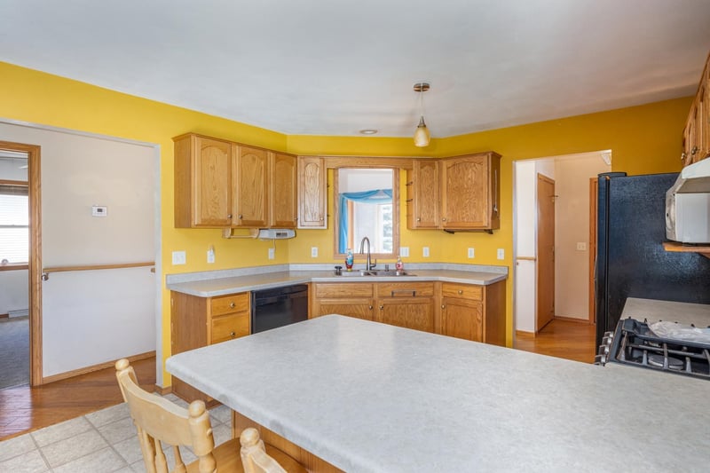 2140 Deer Prairie Dr, Neenah, WI 54956