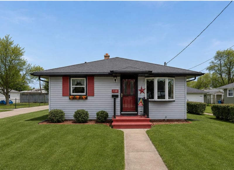 738 London St, Menasha, WI 54952