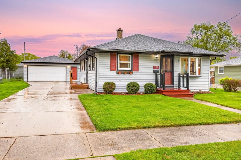 738 London St, Menasha, WI 54952
