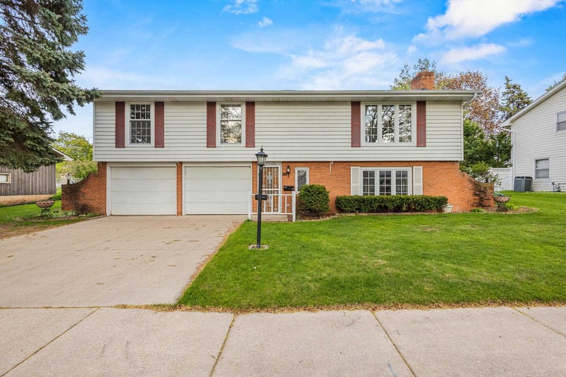 1742 Douglas St, Appleton, WI 54914