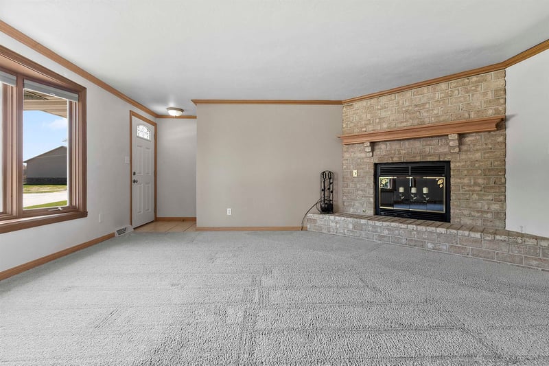 1436 Crestwood Dr, Green Bay, WI 54313