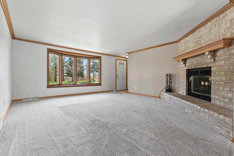 1436 Crestwood Dr, Green Bay, WI 54313