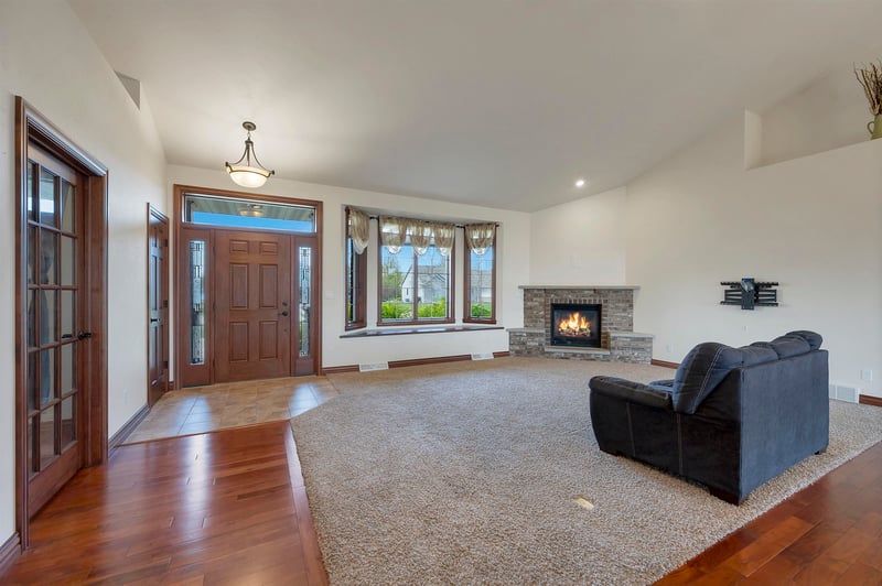 334 Whispering Creek Ct, Green Bay, WI 54303