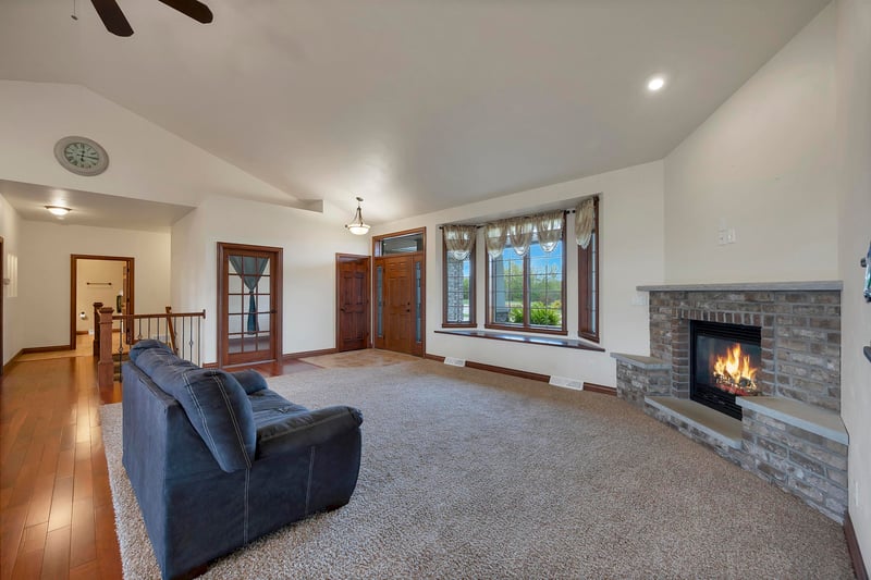 334 Whispering Creek Ct, Green Bay, WI 54303