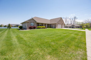334 Whispering Creek Ct, Green Bay, WI 54303