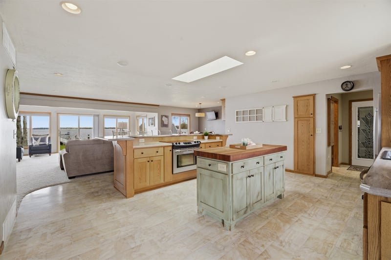 201 Pike St, Cecil, WI 54111