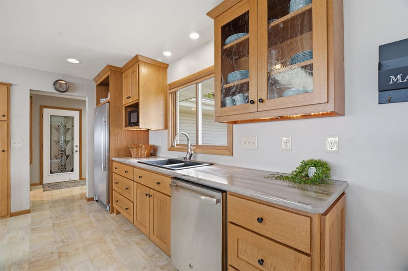 201 Pike St, Cecil, WI 54111