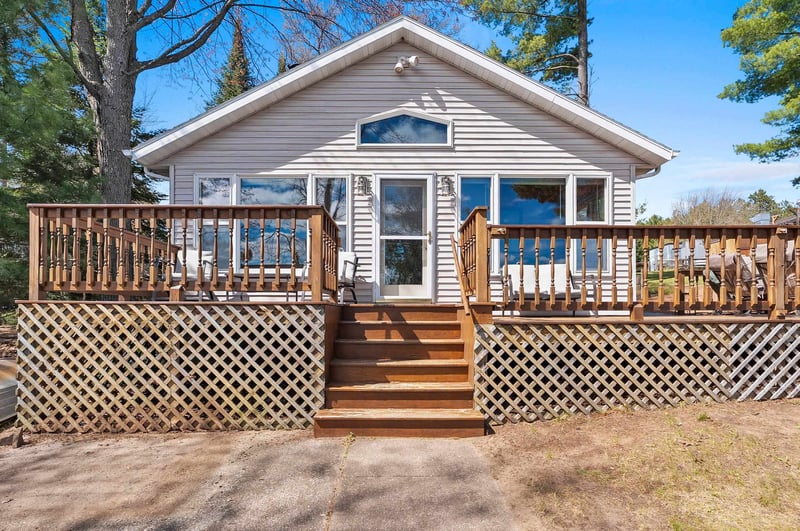 13763 Lake Shore Ln, Mountain, WI 54149