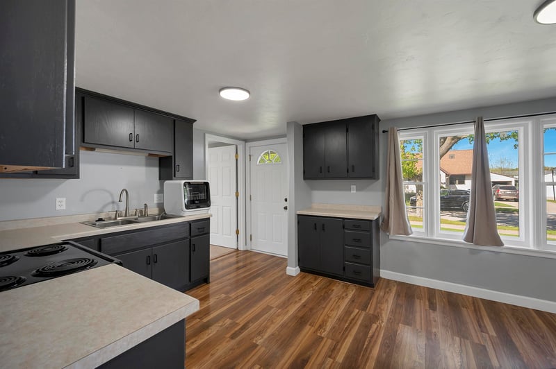 329 James St, Kimberly, WI 54136