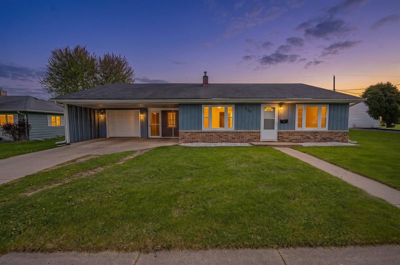 329 James St, Kimberly, WI 54136