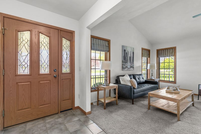 118 Honeysuckle Dr, Hortonville, WI 54944
