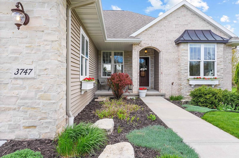3747 Copper Oak Cir, Green Bay, WI 54313